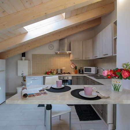 Silver Lake Apartment - Happy Rentals Angera Eksteriør billede
