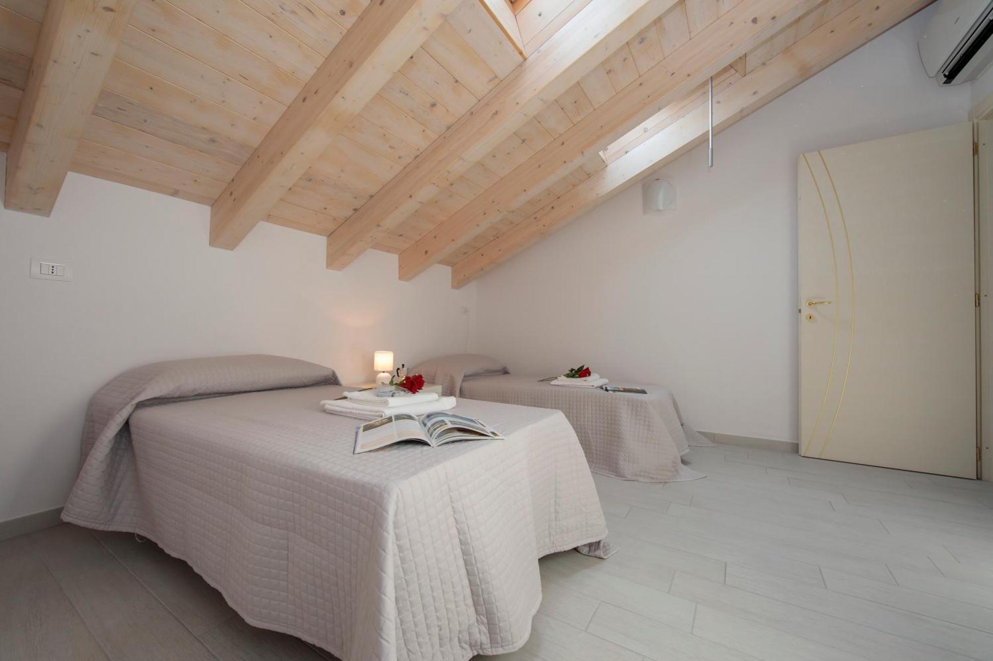 Silver Lake Apartment - Happy Rentals Angera Eksteriør billede
