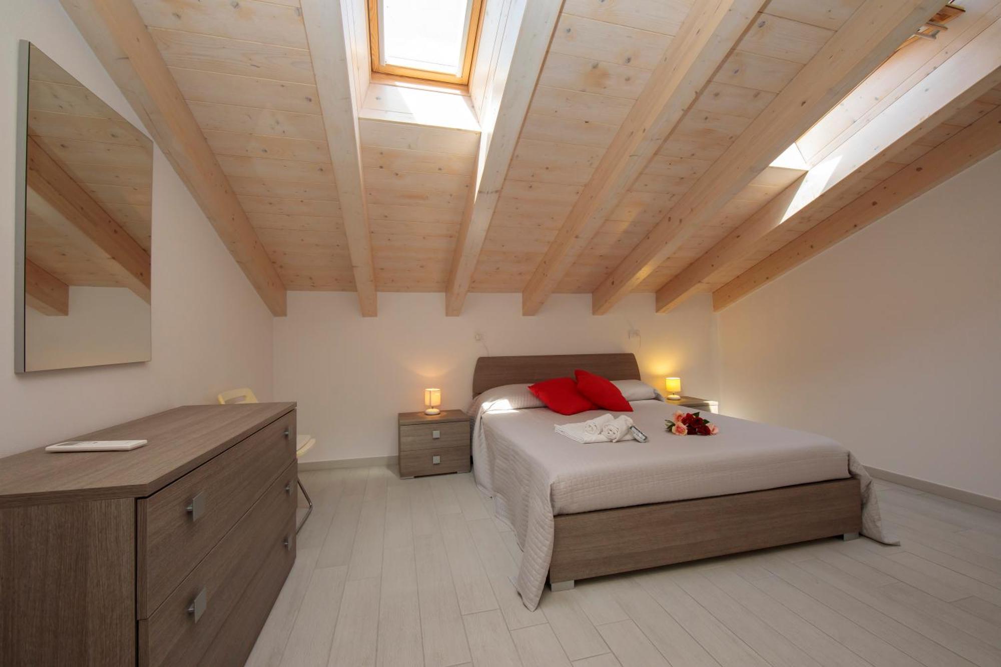 Silver Lake Apartment - Happy Rentals Angera Eksteriør billede