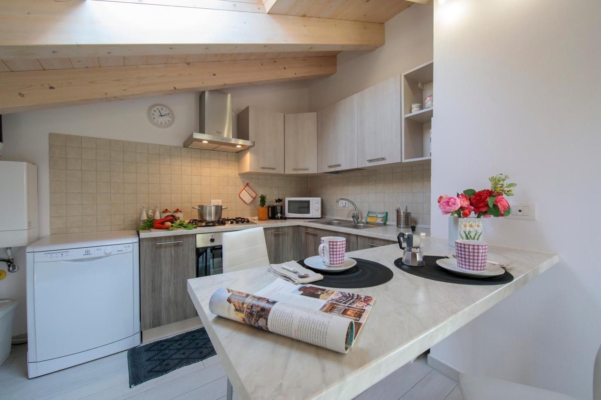 Silver Lake Apartment - Happy Rentals Angera Eksteriør billede