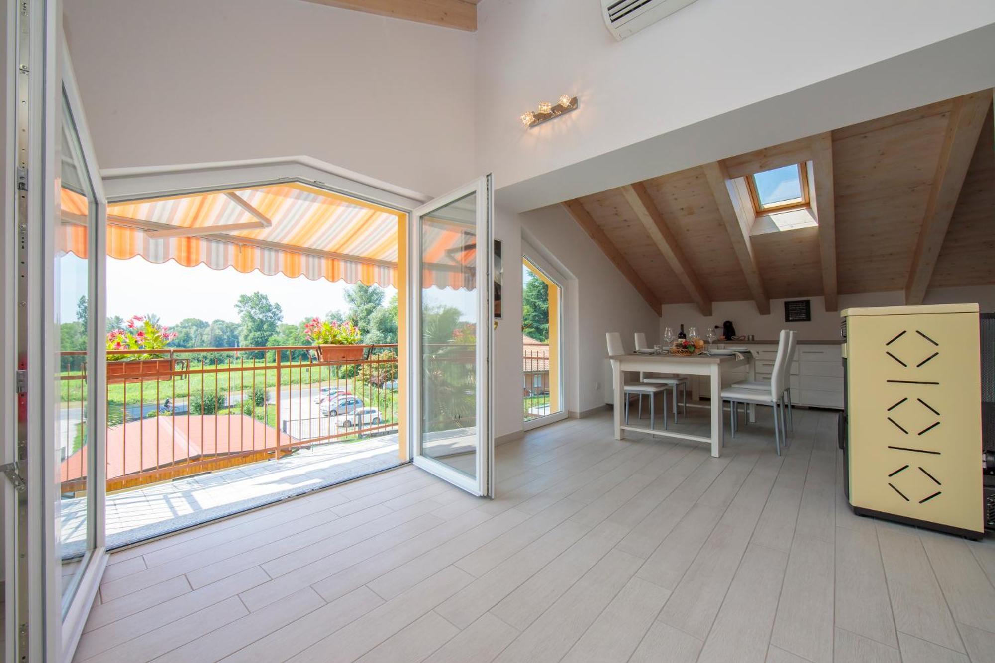Silver Lake Apartment - Happy Rentals Angera Eksteriør billede