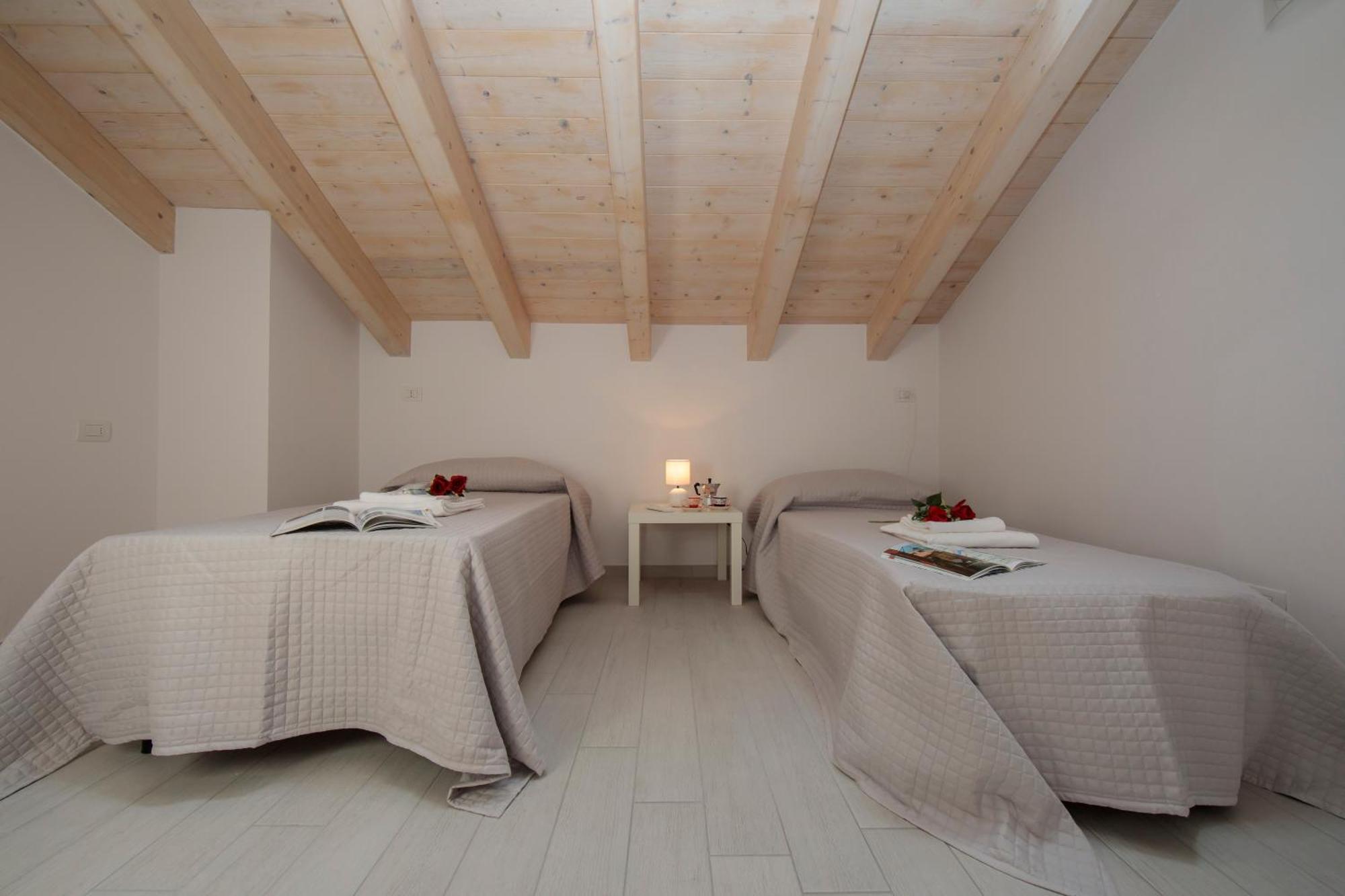 Silver Lake Apartment - Happy Rentals Angera Eksteriør billede
