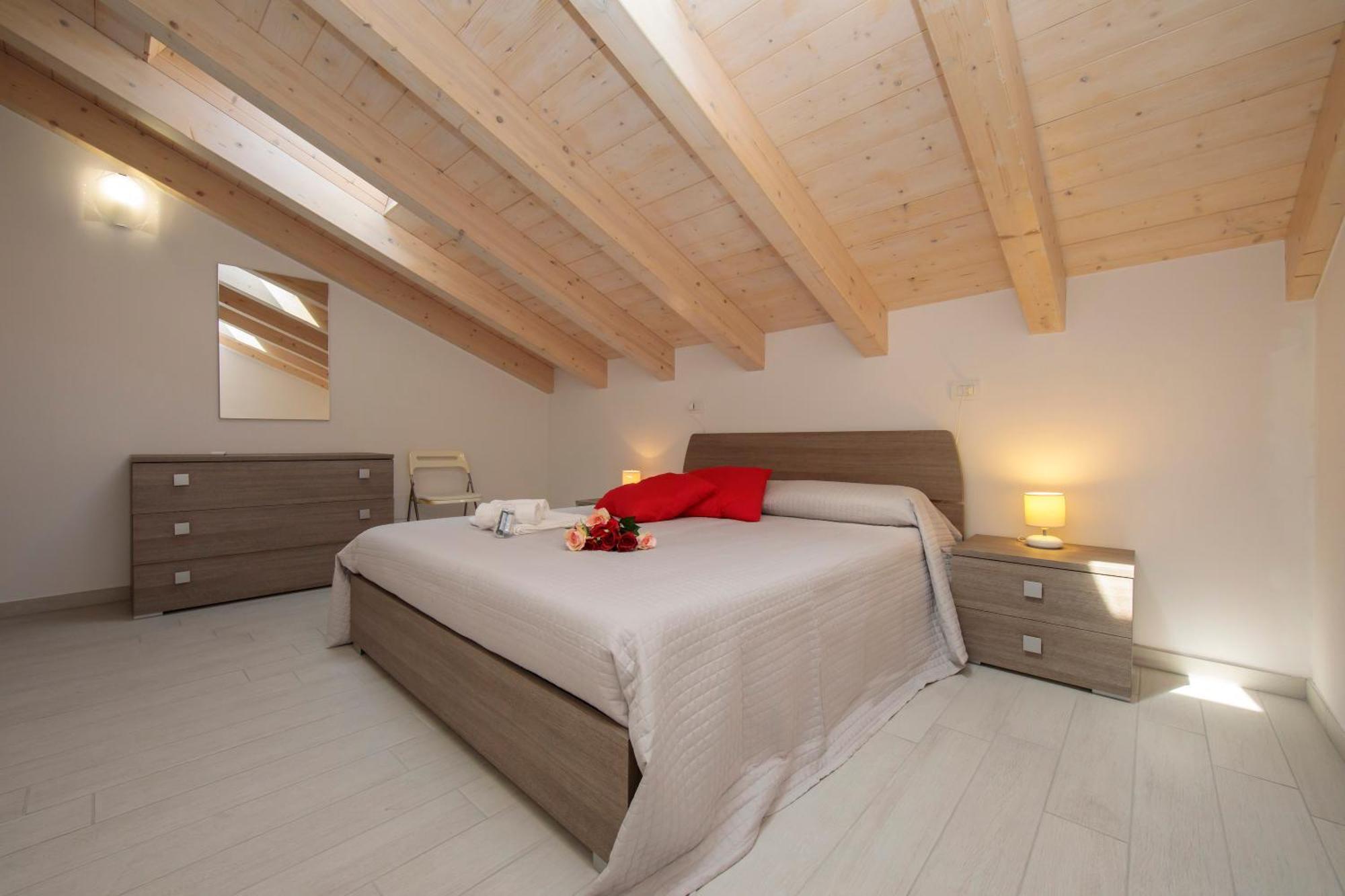 Silver Lake Apartment - Happy Rentals Angera Eksteriør billede